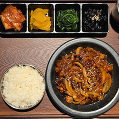ジェユクポックム（豚肉甘辛炒め） 定食[ライス ＋ 単品 ＋ おかず4種］