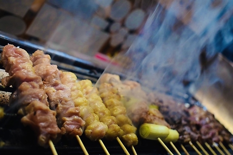 店主が直接仕入れている天草の牡蠣や炭火で焼き上げる焼き鳥が味わえるお店♪