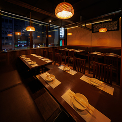 新宿駅徒歩2分に大人の隠れ家空間が自慢の肉料理店が登場!!2名から最大100名の団体様までご利用可能なお肉料理専門居酒屋★お肉料理が食べ放題付きになったコースは4000円~♪当店のコースは全て飲み放題付きに変更可能【新宿 宴会 肉 飲み放題 食べ放題 個室 歌舞伎町 ご飯 デート 団体 歓送迎会 貸切 打ち上げ 忘年会】
