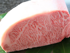 国産黒毛和牛『薩摩錦牛』やブランド豚『南国麦豚』をはじめ選び抜かれた極上のお肉を提供