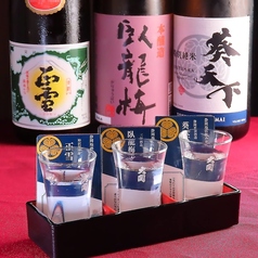 地酒飲み比べ1480円(税込)！好きな3種と天然鮪を満喫◎