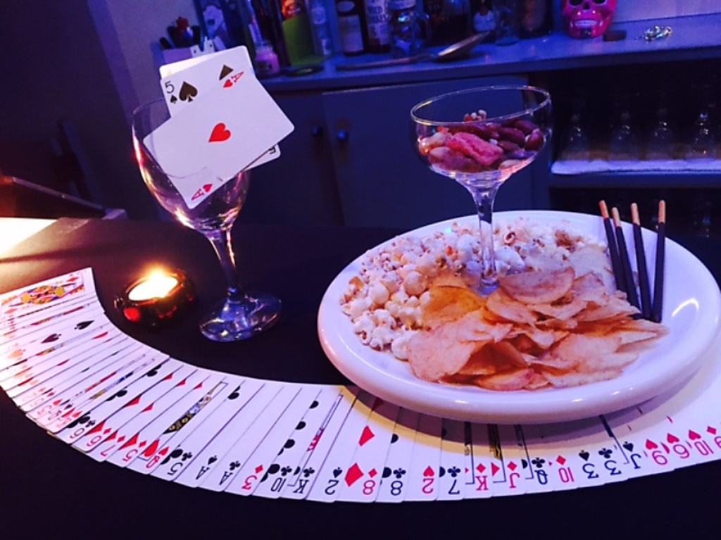 おつまみやドリンクは600円～！出前や持ち込みも可能！！