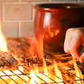 うな串も焼き鳥も、提供するのは“焼きたて”が基本。ご注文をいただいてから丁寧に火を入れるため、外は香ばしく中はふわっとした仕上がりが楽しめます。焼き台から立ちのぼる香りもごちそうのひとつ。作り置きでは味わえない、出来たてならではの幸福感をご堪能ください。