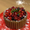 【事前予約でホールケーキご用意します！！】ご家族や友人などの誕生日や記念日に花火の付いたホールケーキはいかがですか？事前のご予約で1ホール1200円でご用意いたします！お気軽にお申し付けください。