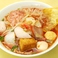細米麺、イカ・豆腐・揚げワンタン入り（レッドスープ）