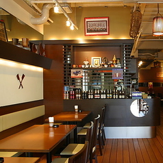 左側のベンチシートは14名様ご着席できます。 特別な時間を大切な人と共にお過ごしください！