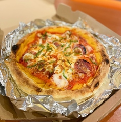 サラミとハラペーニョのピッツァ