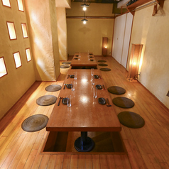 17名~20名様着席可。広々使えます。 歓送迎会、会社宴会、接待、女子会、オフ会、各種宴会、酒好きの方との飲み会、大切な人との語らいなど、国分寺宴会は芯で。