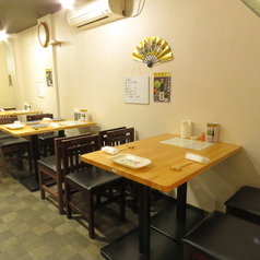 仲間と数人でのご来店はテーブル席へご案内します。