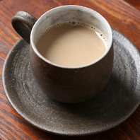 職人が一つ一つ丁寧につくる器を使用しております