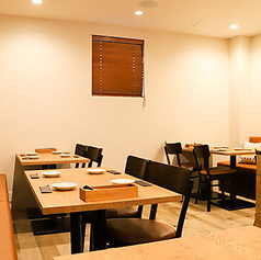 会社の宴会や結婚式の二次会など、様々なパーティーにご利用いただけます。立食形式にも対応しており、最大30名様まで収容可能です。シーンに合わせて料理内容やご予算もご相談ください。