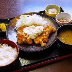 【チキン南蛮定食】一度食べるとやみつきに！の写真