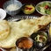 当店自慢のカレーをめいっぱい堪能していただくべくカレーのお供であるナン・ライスは食べ放題です。ボリューム満点のため大満足間違いなし。思う存分お楽しみください！
