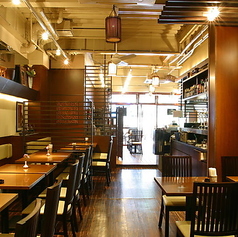 奥のエリアは24名様から30名様までご着席できます。家族やご友人とのご利用に最適です◇