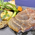 料理メニュー写真 豚肉のコンフィ　バルサミコソースで