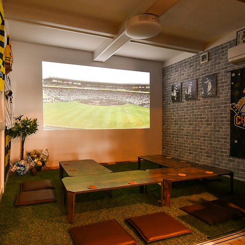 Sports Cafe & Bar MILKA ݂邩