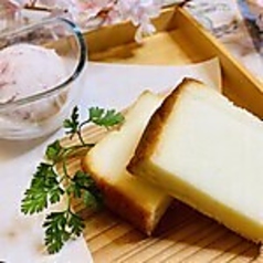 緑川地酒ケーキ　バニラアイス添え