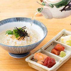 出汁茶漬け(欲張り三種をトッピング～鮭・明太・ねり梅)