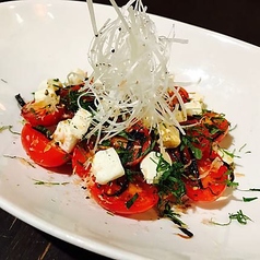 フレッシュトマトとクリームチーズのサラダ