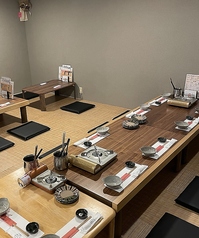 少人数でのご利用から、中規模の宴会でのご利用も！お座敷は通常12席ですが、ご希望に応じてお席の追加も可能ですので、お気軽にご相談ください。