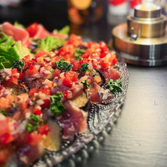 削りチーズの生ハムシーザーサラダ