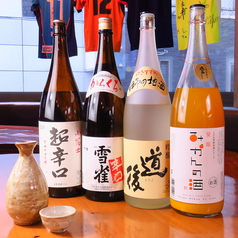 定番メニューから店主が仕入れる日本酒など…