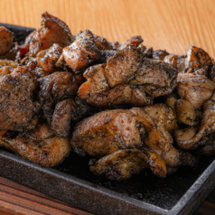 炭火で仕上げる、特選鶏の炭火焼が名物★