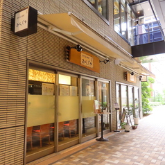 20名様まで貸し切りが可能です。周りを気にせず、気兼ねなく宴会を楽しみたい方におすすめです。会社の同僚や気の置けない仲間たちと、美味しい料理とお酒を囲んで思い出に残る時間をお過ごしください。昼間の宴会も承っておりますので、お気軽にお問い合わせください。