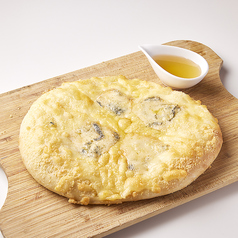 三種のチーズとはちみつのフォカッチャピザ レギュラーサイズ
