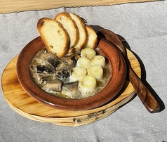 いわしとネギのアヒージョ　バケット添え