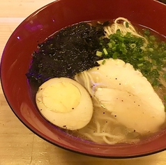 【〆のラーメン】鶏ガラと豚骨さらに和風だしで作っている自慢のスープは女性にも人気！食べやすく〆に◎の写真