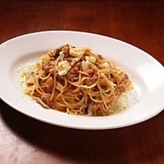 キノコとモッツァレラチーズのミートクリームソースパスタ