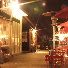 お昼と夜の空間は、また別世界。