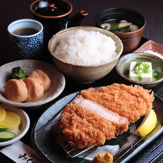 上ロースかつ定食　中　(200g)