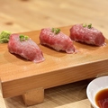 料理メニュー写真&nbsp;肉寿司３貫（ザブトン）