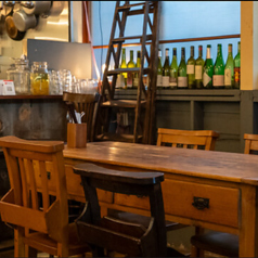 <全席禁煙>当店は全席禁煙です。タバコの煙を気にすることなく、心地よい空間でお食事やお酒を楽しむことができます。清潔感あふれる空間で、素敵な時間をお過ごしください。