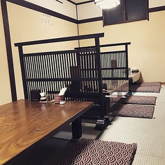 靴を脱いでくつろげる畳のお部屋です。4名席×3