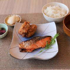 鮭の柚子塩麹漬け焼き定食