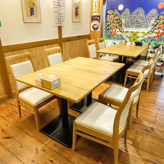 【お一人様も大歓迎。気軽なデートにも】賑やかな雰囲気。シーンを問わず使えるのも魅力の一つ★お仕事帰りにぜひ。