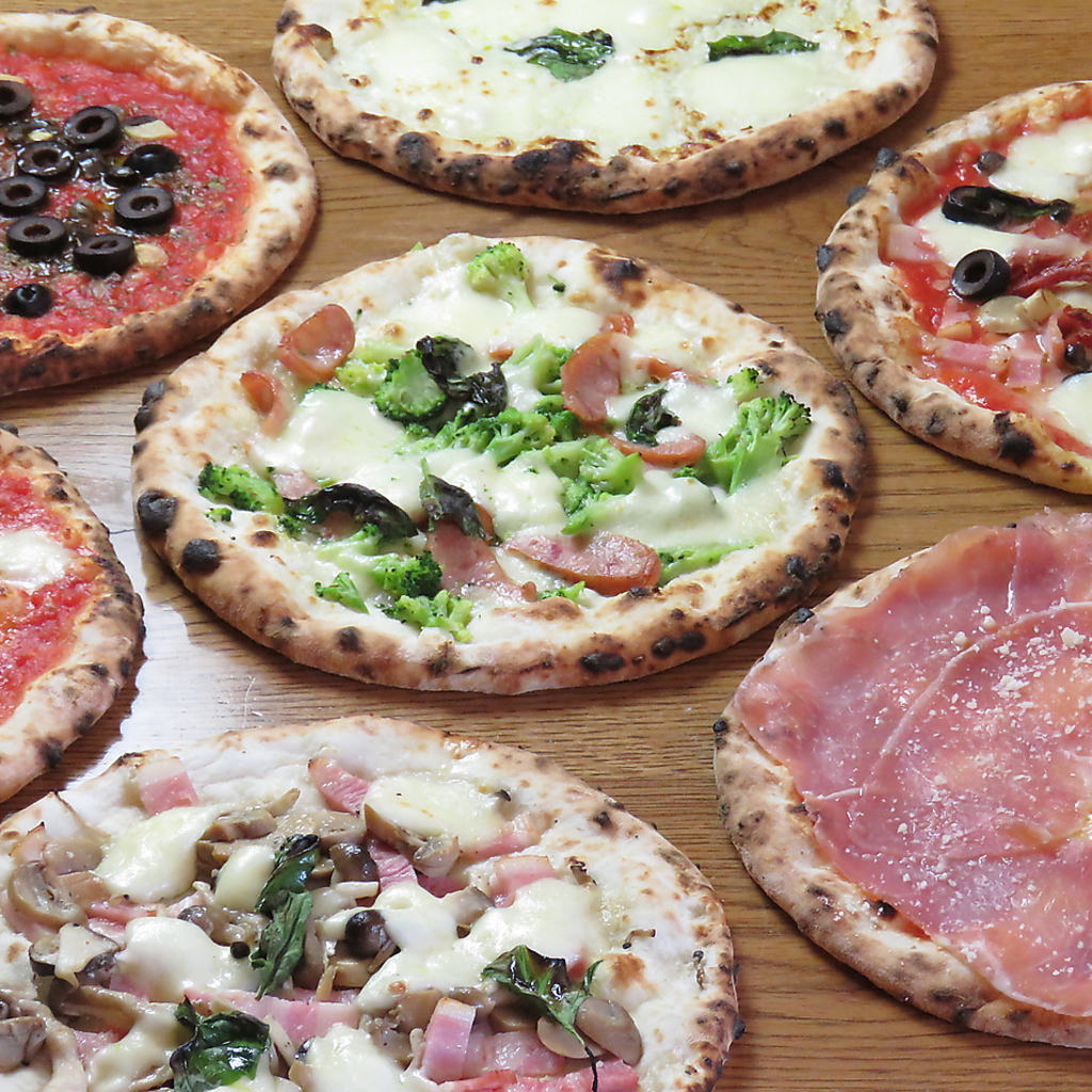 ピッツァランチは単品メニューからお選び下さい。サラダ＋スープ付で単品メニューと価格は一緒です！