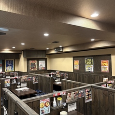 《気軽な集まりに》仲間同士の飲み会や地元の集まりにもぴったりなテーブル席♪肩肘張らずに楽しめる空間です!