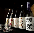 【地酒の紹介】純米づくりを中心に吟醸酒、大吟醸酒、純米酒、純米大吟醸酒、生原酒、生もと造りなど幅広く取り揃えております。ただいま、しぼりたて、にごりなど新酒中心に取り揃えております。また季節限定の日本酒もご用意しておりますので日本酒好きはもちろん、日本酒に興味がある方はぜひご来店下さい！