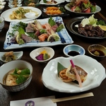 ご宴会にぴったりな飲み放題付きのコースは【4000円コース】【5000円コース】よりお選びください◎