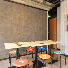 【2階・テーブル席：2名×2卓】