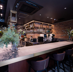 お一人様でも気軽にご利用いただけるカウンター席。隣合わせのお席はデートや記念日利用にもおすすめ◎