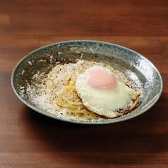 【濃厚な薫り】ニンニクたっぷりカチョエペペ。希少なイタリアのチーズ「ペコリーノ・ロマーノ」使用の写真