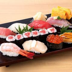 満足度高し 上寿司(握り八貫・巻き寿司・つまみ玉子)