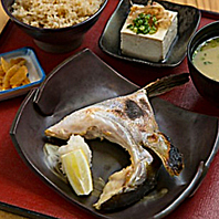 旨味を閉じ込める“灰干し”製法