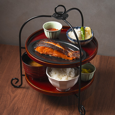 まるでアフタヌーンティーのような銀鮭定食