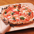 料理メニュー写真 もっちりピザ生地が旨い　「マルゲリータ」
